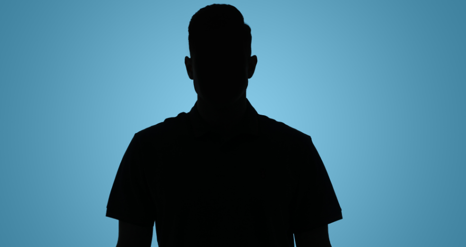 Schattierter Mann auf türkisfarbenem Hintergrund